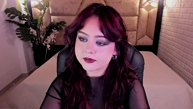 Snapshot of crimson_tati_ chatting on May 15, 4:52 am crimson tati online show from May 15, 4:52 am