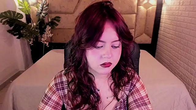 Snapshot of crimson_tati_ chatting on May 24, 5:34 am crimson tati online show from May 24, 5:34 am