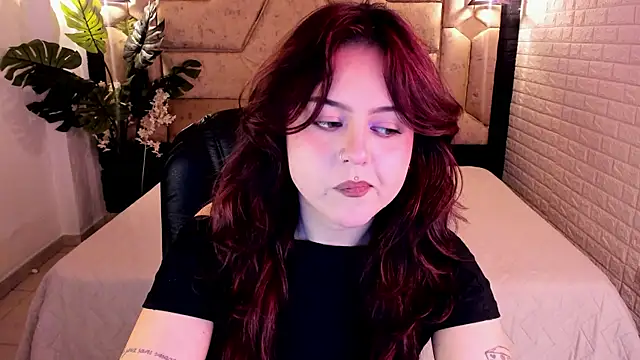 Snapshot of crimson_tati_ chatting on May 26, 5:03 am crimson tati online show from May 26, 5:03 am