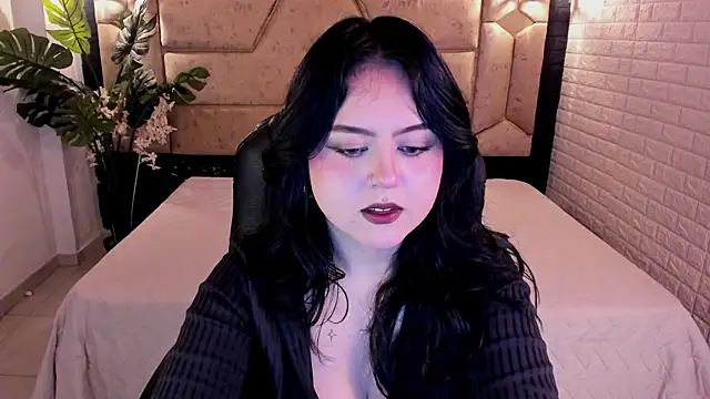 Snapshot of crimson_tati_ chatting on June 10, 5:07 am crimson tati online show from June 10, 5:07 am