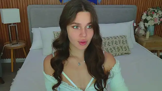 RihannaRose online show from September 24, 5:05 pm