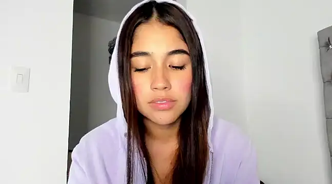 Snapshot of AriaMontgomery chatting on December 12, 6:36 am AriaMontgomery online show from December 12, 6:36 am