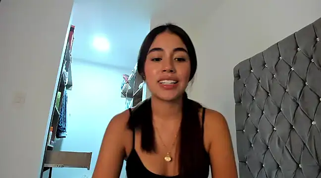 Snapshot of AriaMontgomery chatting on December 20, 11:26 pm AriaMontgomery online show from December 20, 11:26 pm