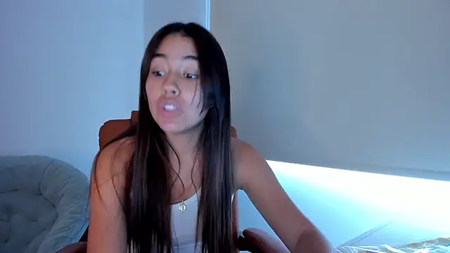 Snapshot of AriaMontgomery chatting on February 2, 10:28 pm AriaMontgomery online show from February 2, 10:28 pm