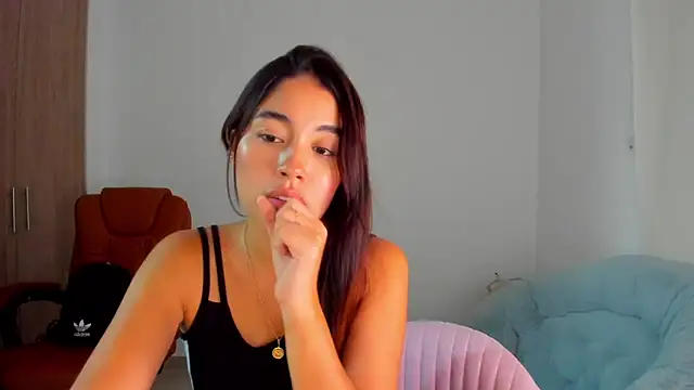 Snapshot of AriaMontgomery chatting on March 11, 8:41 am AriaMontgomery online show from March 11, 8:41 am