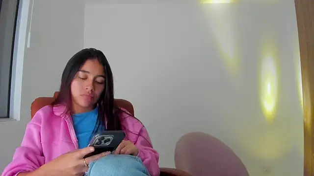 Snapshot of AriaMontgomery chatting on October 9, 4:10 am AriaMontgomery online show from October 9, 4:10 am