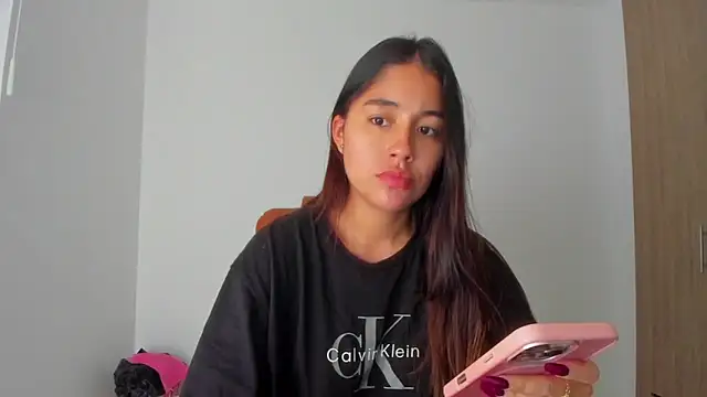 Snapshot of AriaMontgomery chatting on November 7, 1:05 am AriaMontgomery online show from November 7, 1:05 am