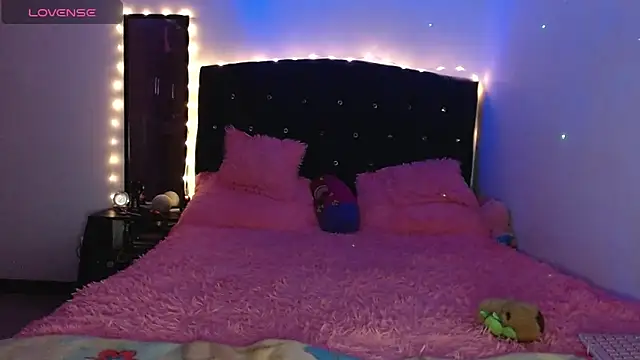 holy juli online show from February 25, 3:09 am