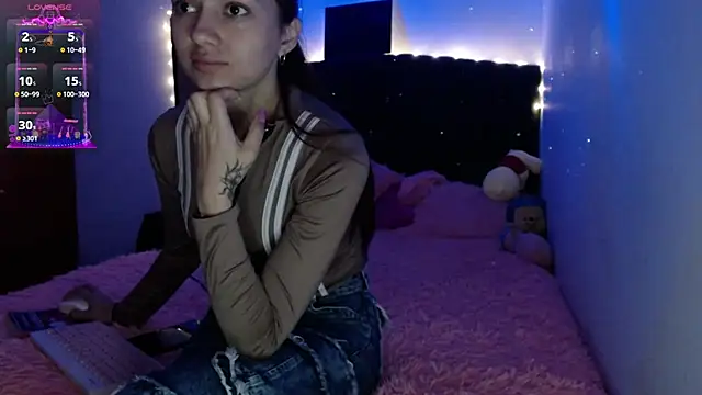 holy juli online show from March 14, 3:04 am