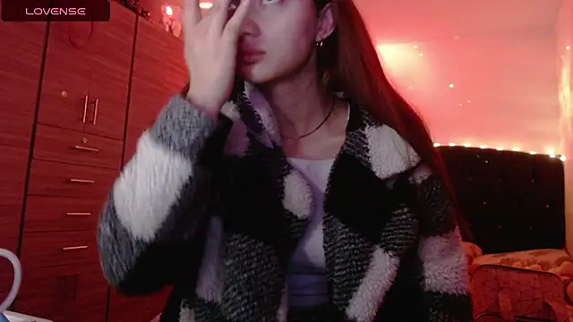 holy juli online show from October 15, 5:07 am