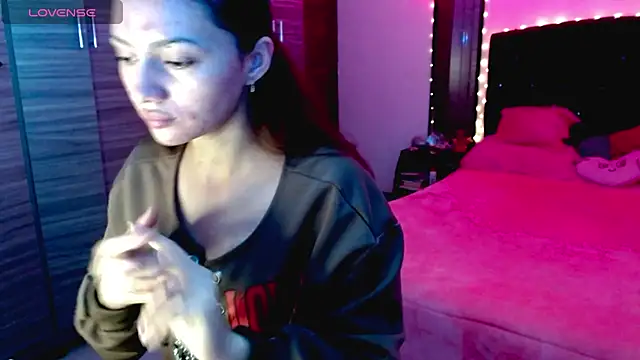 holy juli online show from November 5, 3:39 am