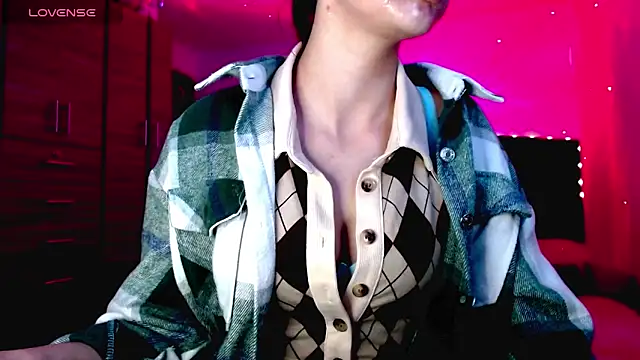 holy juli online show from November 23, 4:01 am