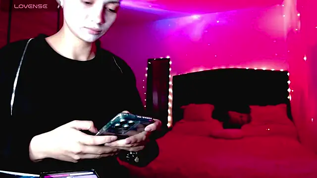 holy juli online show from December 2, 3:12 am