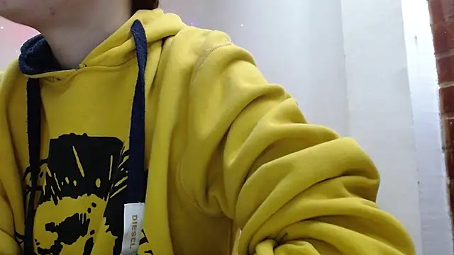 holy juli online show from March 9, 3:10 am