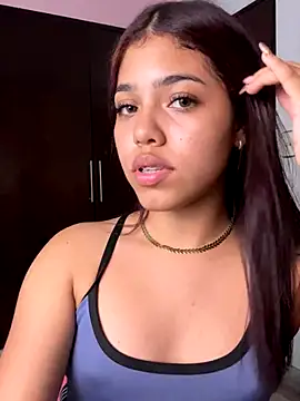 Snapshot of KellyOlsenbe chatting on October 30, 9:15 pm KellyOlsenbe online show from October 30, 9:15 pm