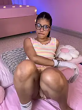 KellyOlsenbe online show from May 8, 7:19 pm
