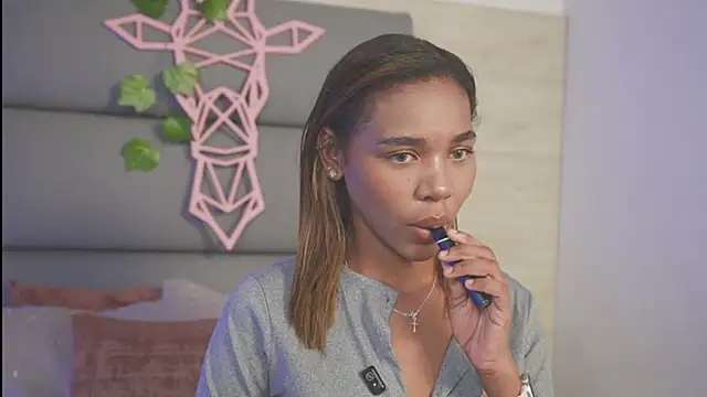 Lily Miiller online show from November 21, 8:40 pm