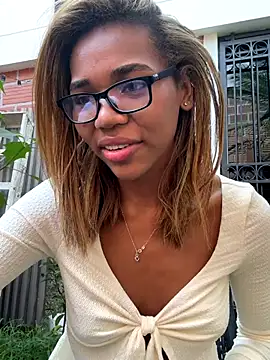 Lily Miiller online show from December 14, 7:07 pm