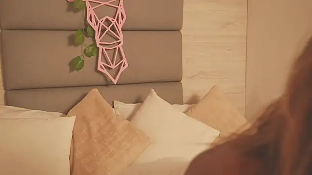 Lily Miiller online show from January 8, 9:06 pm