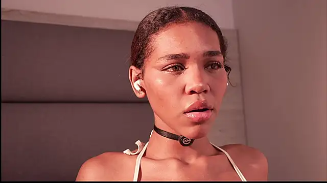 Lily Miiller online show from July 22, 8:55 pm