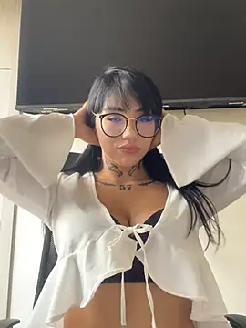 Snapshot of Nickiiiii chatting on March 8, 7:20 pm Nickiiiii online show from March 8, 7:20 pm