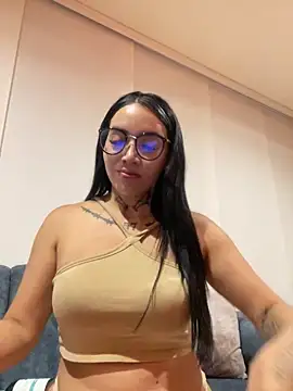 Snapshot of Nickiiiii chatting on March 11, 12:00 am Nickiiiii online show from March 11, 12:00 am