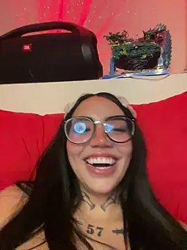 Snapshot of Nickiiiii chatting on March 22, 7:36 am Nickiiiii online show from March 22, 7:36 am