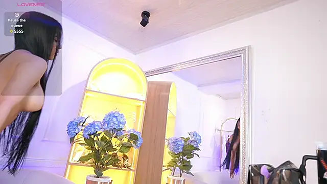 elasummer online show from December 17, 12:33 pm