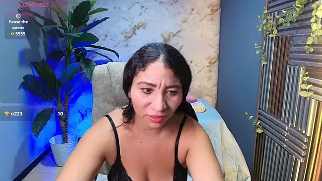 Snapshot of jennaa_milf_ chatting on July 5, 12:01 pm jennaa milf online show from July 5, 12:01 pm