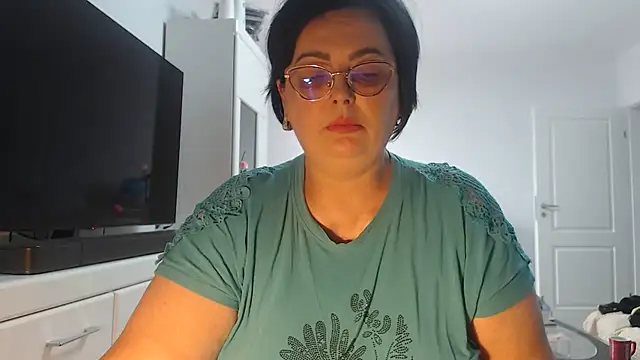 Amandamuller1982 online show from June 4, 9:15 am