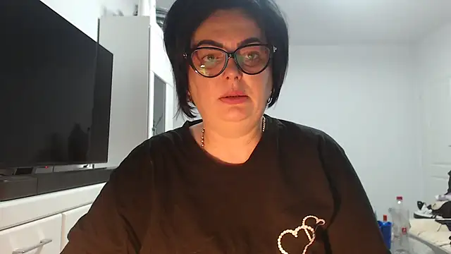 Amandamuller1982 online show from July 6, 9:50 pm