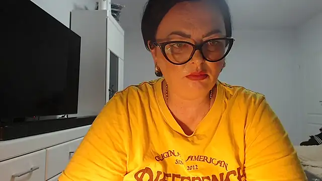 Amandamuller1982 online show from July 27, 8:05 pm