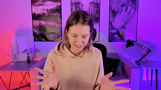 Sharon Evansi online show from December 14, 3:47 pm