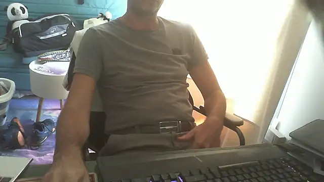 Snapshot of shyfrenchcock1 chatting on August 5, 11:46 am shyfrenchcock1 online show from August 5, 11:46 am