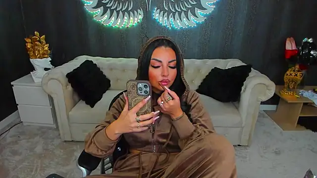 Snapshot of anemarieejolie chatting on December 16, 5:18 pm anemarieejolie online show from December 16, 5:18 pm