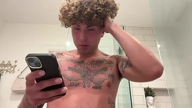 Snapshot of Youngjoshy chatting on December 31, 11:39 pm Youngjoshy online show from December 31, 11:39 pm