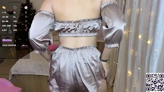 Snapshot of Maya_Rave chatting on December 22, 6:28 am Maya Rave online show from December 22, 6:28 am