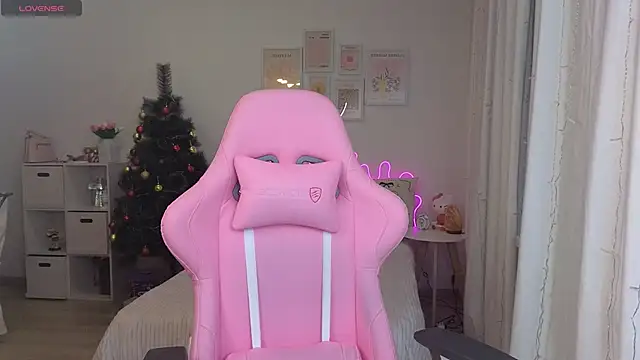 Snapshot of Maya_Rave chatting on January 9, 3:15 am Maya Rave online show from January 9, 3:15 am