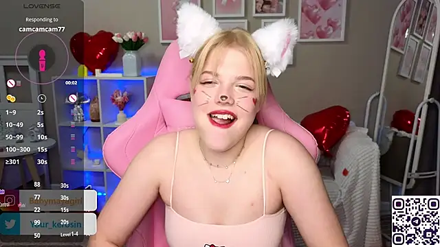 Snapshot of Maya_Rave chatting on February 14, 6:45 am Maya Rave online show from February 14, 6:45 am