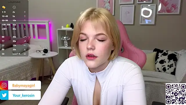 Snapshot of Maya_Rave chatting on March 9, 3:54 am Maya Rave online show from March 9, 3:54 am