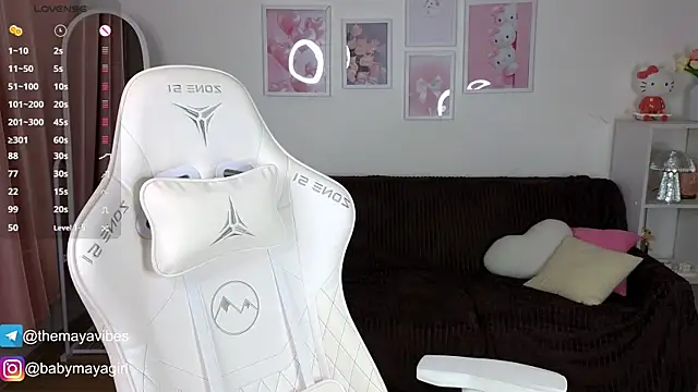 Snapshot of Maya_Rave chatting on October 22, 3:51 am Maya Rave online show from October 22, 3:51 am