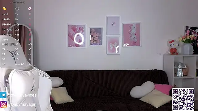 Snapshot of Maya_Rave chatting on October 29, 3:53 am Maya Rave online show from October 29, 3:53 am