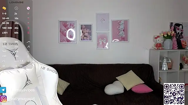 Snapshot of Maya_Rave chatting on November 1, 3:52 am Maya Rave online show from November 1, 3:52 am