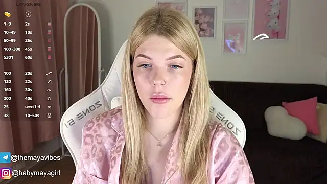 Snapshot of Maya_Rave chatting on November 11, 3:39 am Maya Rave online show from November 11, 3:39 am