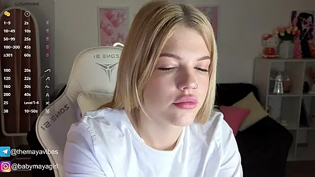 Snapshot of Maya_Rave chatting on November 13, 3:49 am Maya Rave online show from November 13, 3:49 am