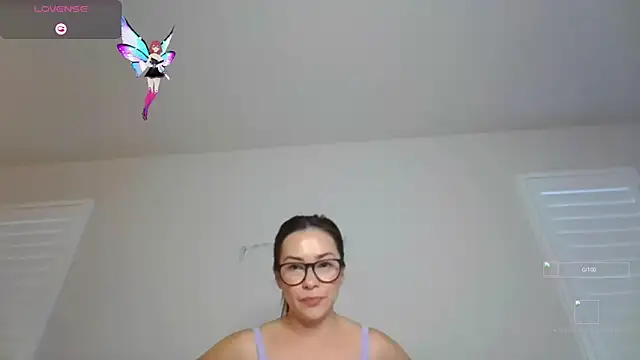 Snapshot of mixedasiangirl chatting on November 6, 9:26 pm mixedasiangirl online show from November 6, 9:26 pm