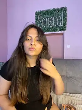 Snapshot of PoliBenett_ chatting on December 30, 4:51 pm PoliBenett online show from December 30, 4:51 pm