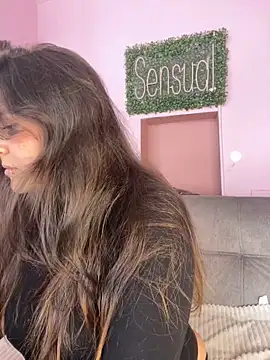 Snapshot of PoliBenett_ chatting on January 6, 6:41 pm PoliBenett online show from January 6, 6:41 pm