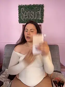 Snapshot of PoliBenett_ chatting on January 10, 6:17 pm PoliBenett online show from January 10, 6:17 pm