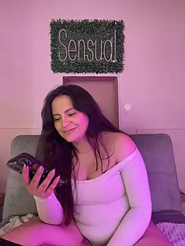 Snapshot of PoliBenett_ chatting on January 10, 9:31 pm PoliBenett online show from January 10, 9:31 pm